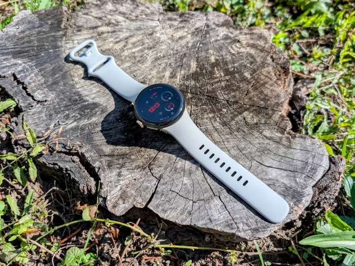 Pixel Watch 3 s šedým řemínkem