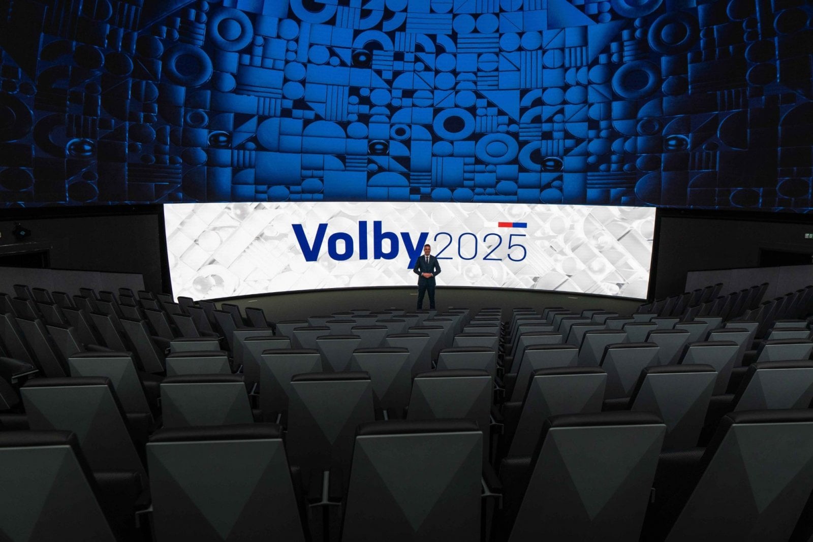 Volební studio České televize v pražském Planetáriu (2025)