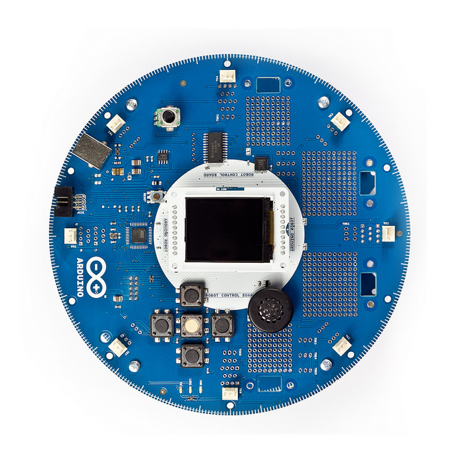 Nová platforma pro vývoj robotů, první oficiální „Arduino na
kolech“. Obsahuje dva procesory ATMEGA32U4 - jeden řídí motory a druhý
čte senzory a řídí celého robota. Deska robota obsahuje kromě motorů a
kol také infračervené senzory, barevný displej a indikační LED..