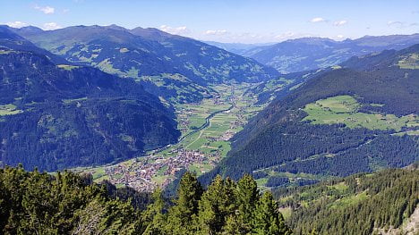 Ahornbahn, Zillertal, Rakousko. (Xiaomi Mi 8)