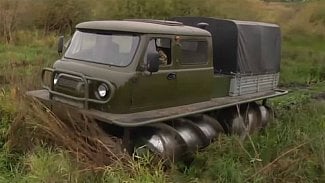 Náhledový obrázek - Nezastavitelný offroad ZVM-2901 z Ruska opět jezdí. Místo kol má Archimédovy šrouby