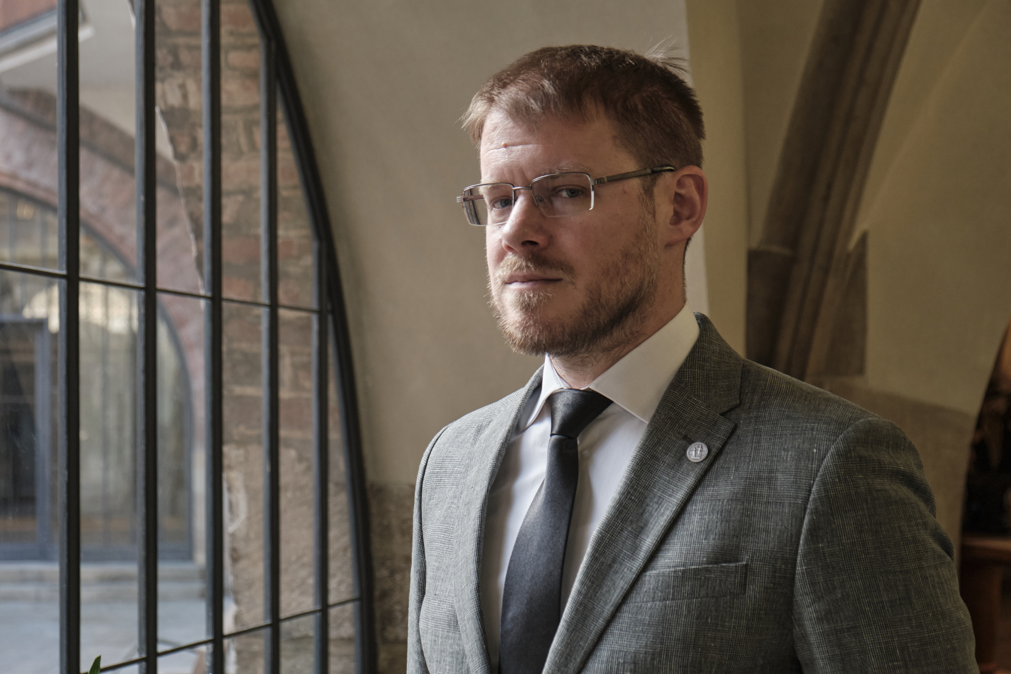 Ladislav Krištoufek - Profesor ekonomie na Institutu ekonomických studií Fakulty sociálních věd Univerzity Karlovy a od roku 2022 prorektor Univerzity Karlovy pro vědeckou a tvůrčí činnost.