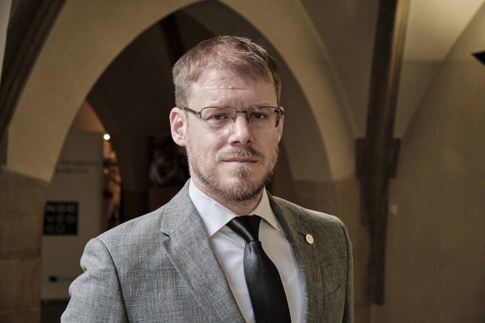 Ladislav Krištoufek - Profesor ekonomie na Institutu ekonomických studií Fakulty sociálních věd Univerzity Karlovy a od roku 2022 prorektor Univerzity Karlovy pro vědeckou a tvůrčí činnost.