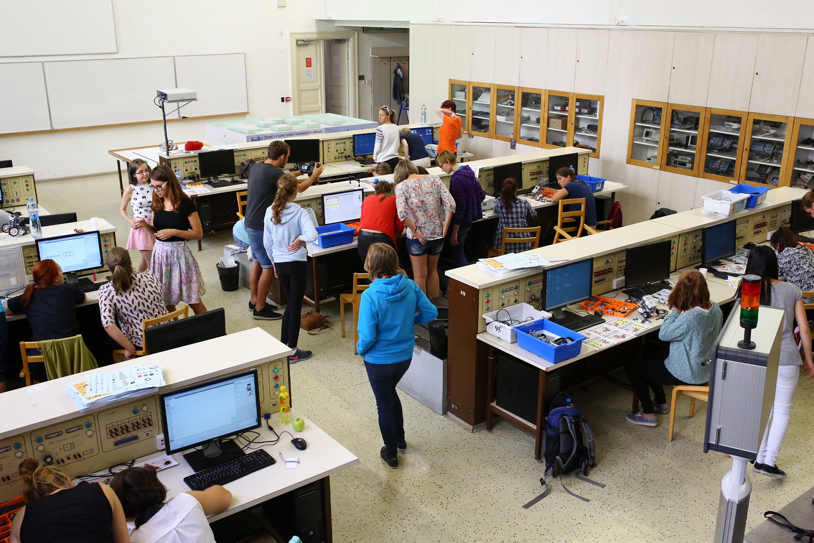 Letní škola Czechitas: Na FELu se programovali i roboti