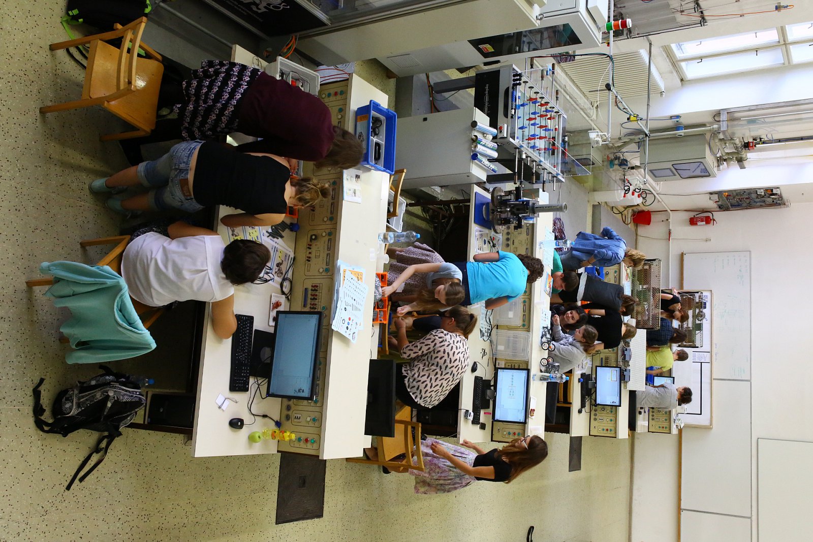 Letní škola Czechitas: Na FELu se programovali i roboti