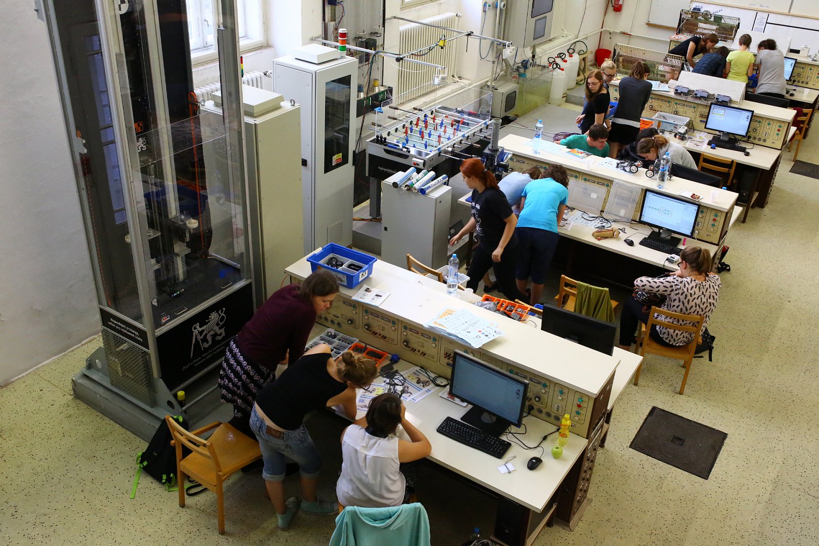 Letní škola Czechitas: Na FELu se programovali i roboti