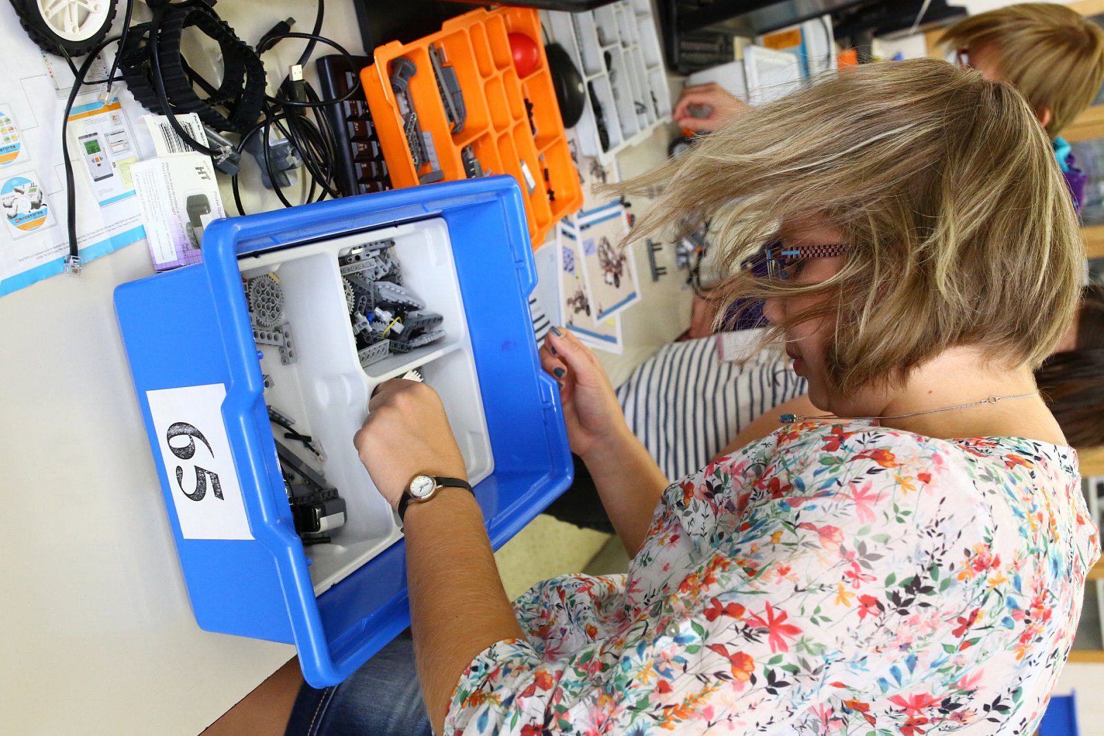 Letní škola Czechitas: Na FELu se programovali i roboti