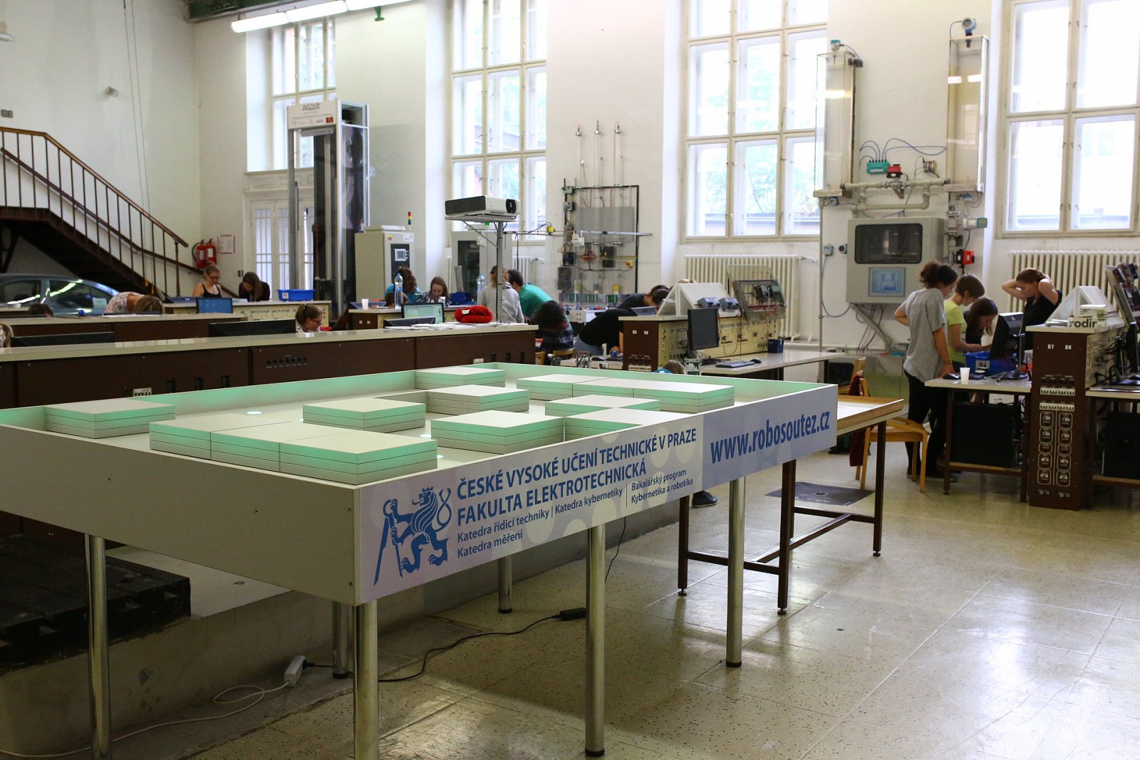 Letní škola Czechitas: Na FELu se programovali i roboti