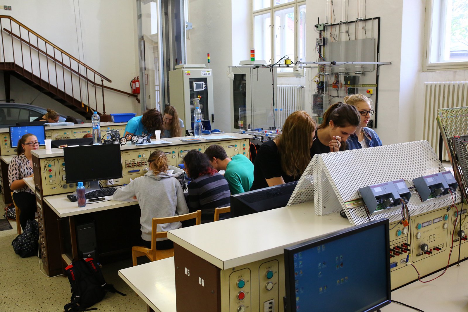 Letní škola Czechitas: Na FELu se programovali i roboti