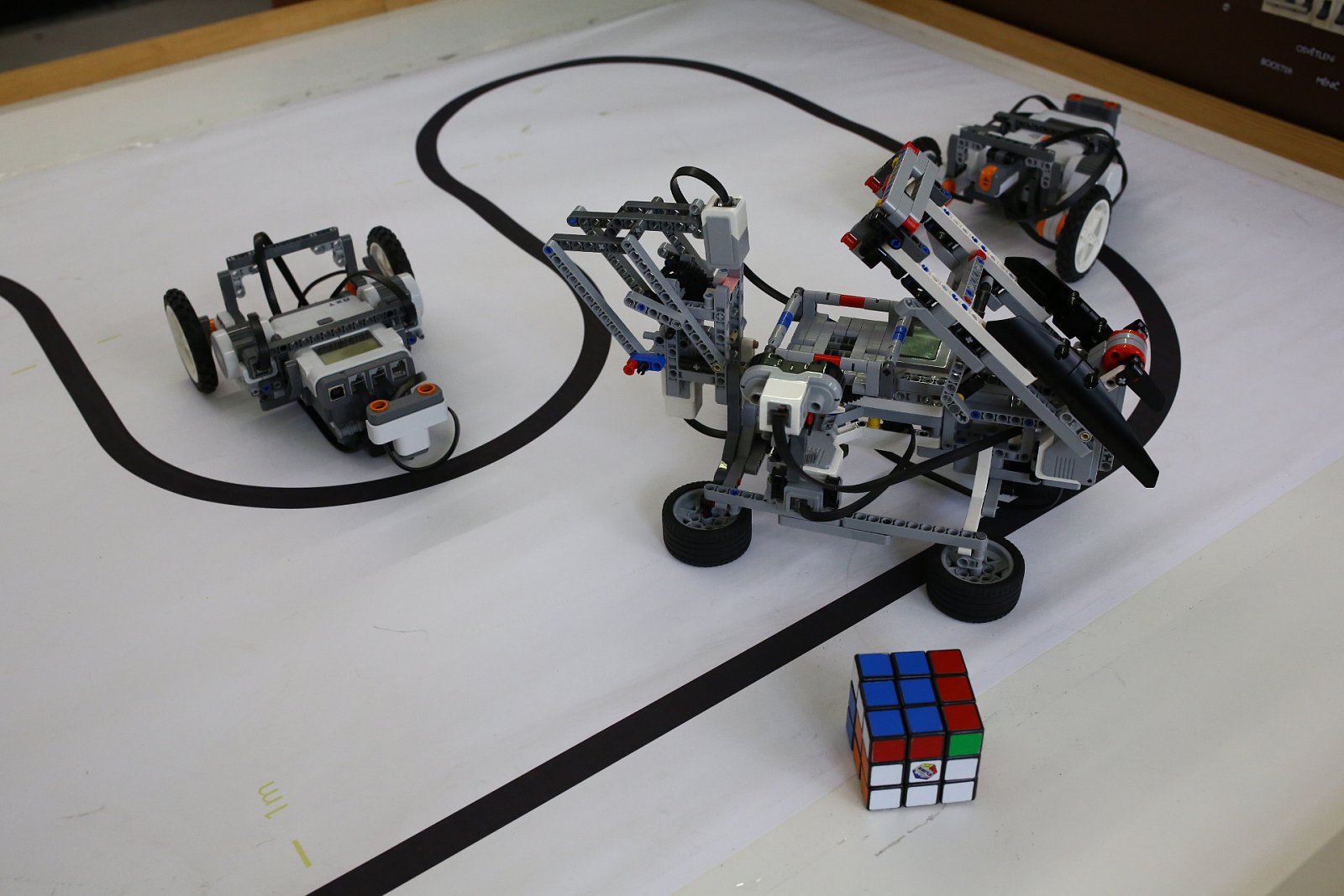 Letní škola Czechitas: Na FELu se programovali i roboti