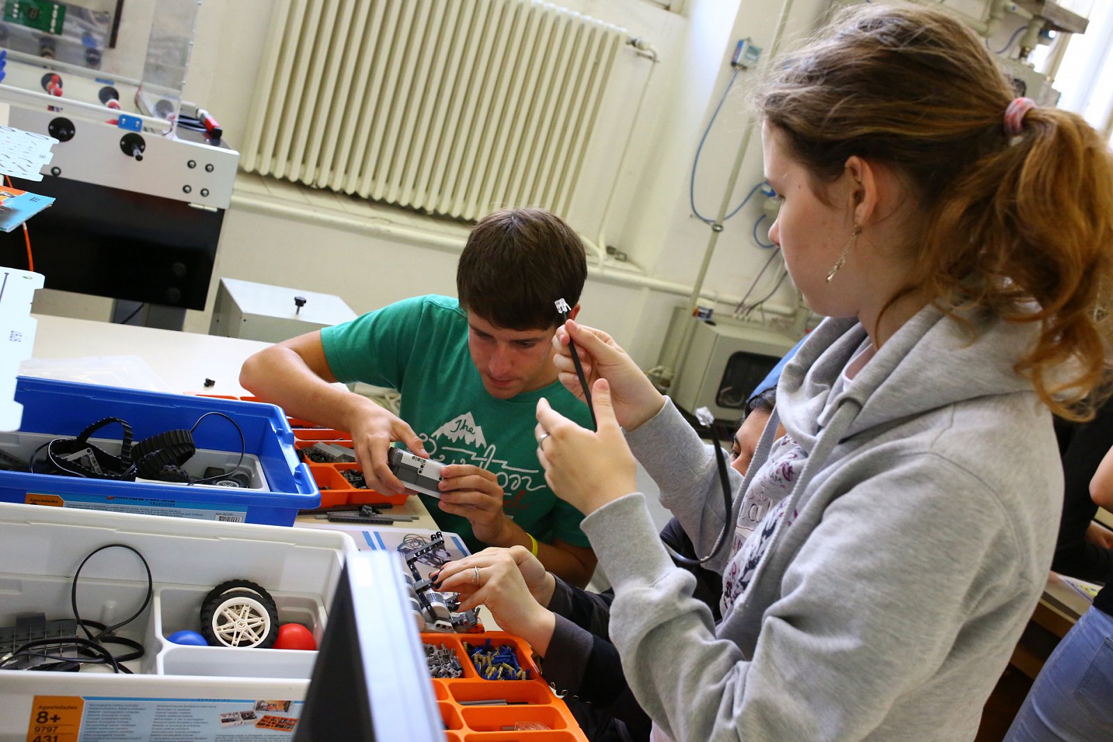 Letní škola Czechitas: Na FELu se programovali i roboti