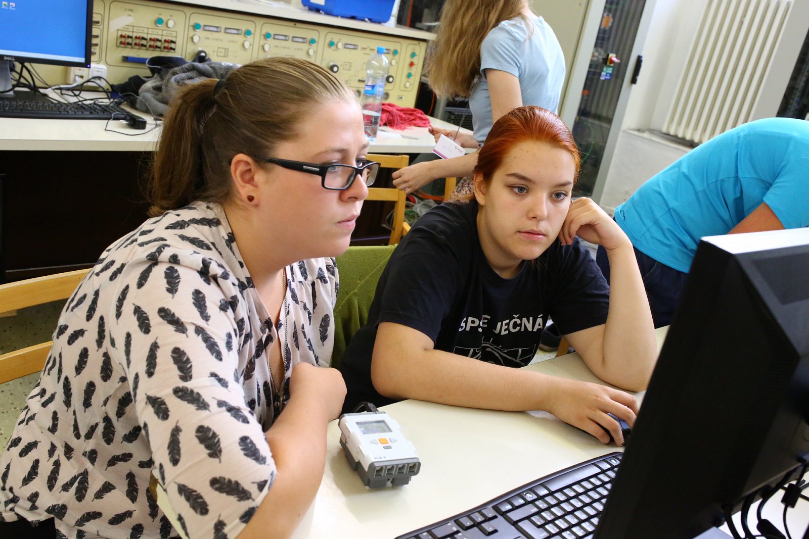 Letní škola Czechitas: Na FELu se programovali i roboti