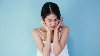 Náhledový obrázek - Tinnitus může pacientům bránit v běžných činnostech. Co šelest v uších způsobuje?