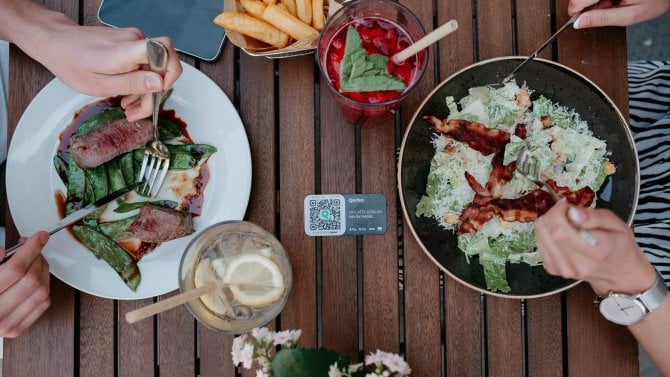 Ceny poledního menu rostou rychleji než inflace. Nejdražší je Praha, nejlevnější Zlín a Olomouc, rozdíly mezi regiony se navíc prohlubují