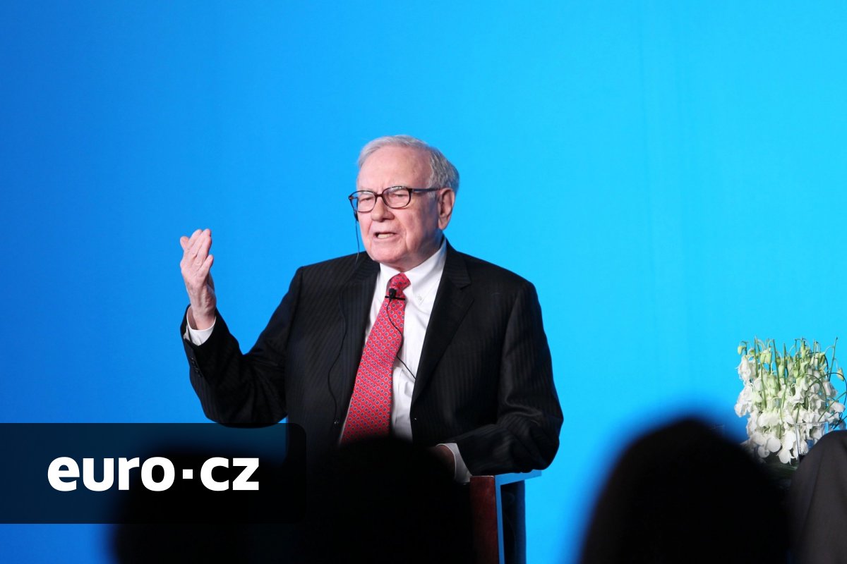 Warren Buffett drtí konkurenci. Legendární investor zahájil rok 2025 ve velkém stylu, akcie jeho Berkshire Hathaway rostou rekordním tempem