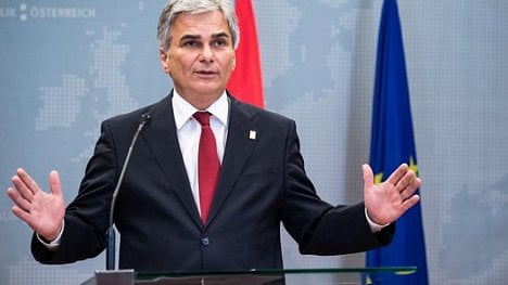 Náhledový obrázek - Rakouský kancléř Faymann skončil, vládu krátce povede vicekancléř