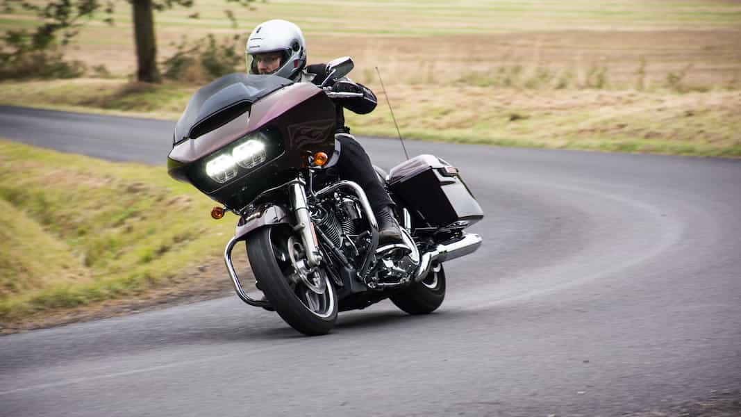 Test Harley-Davidson Road Glide Special s motorem Milwaukee-Eight: Co není vidět