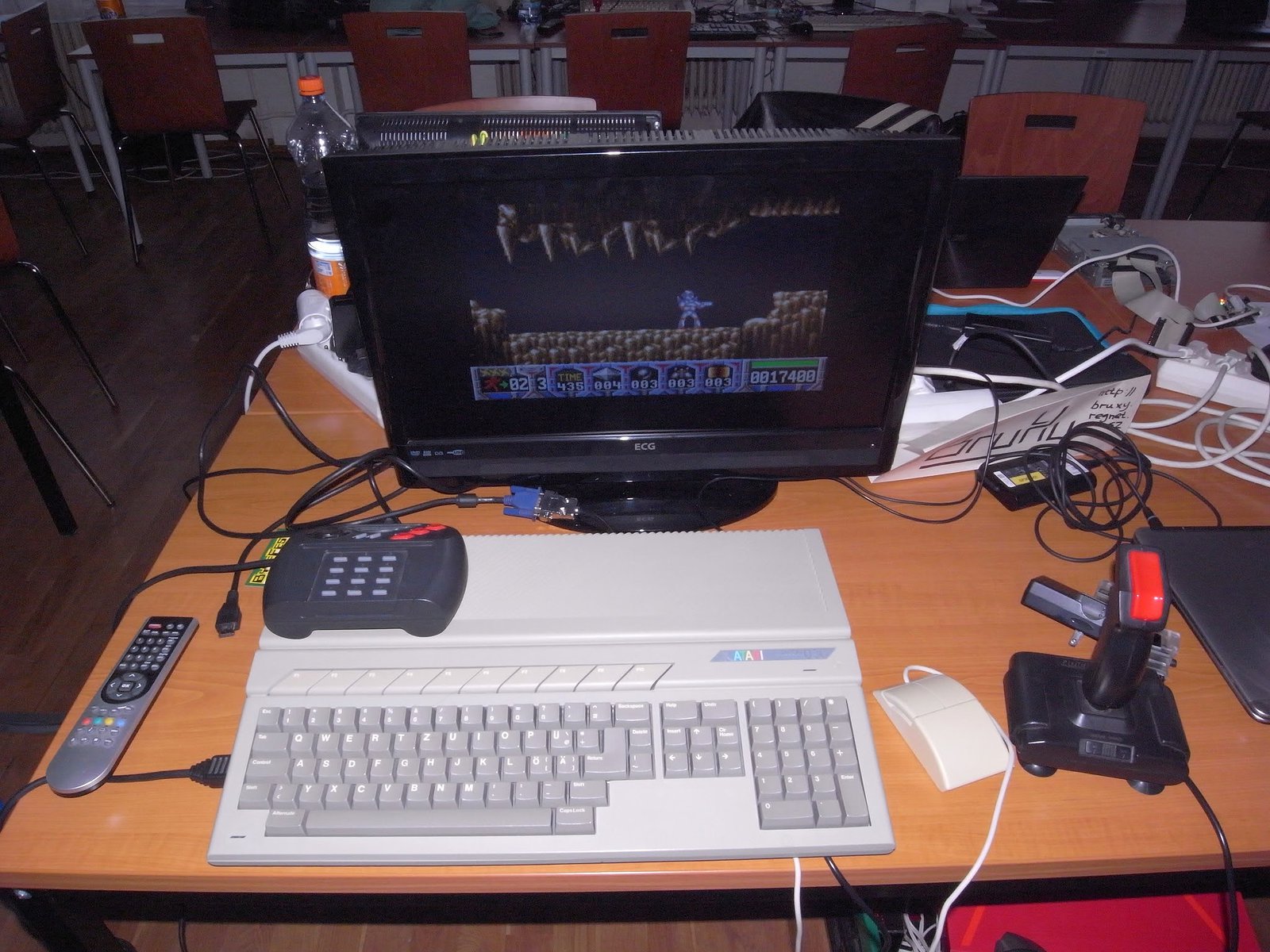 Moje osobní pracoviště s raritním Atari Falcon.