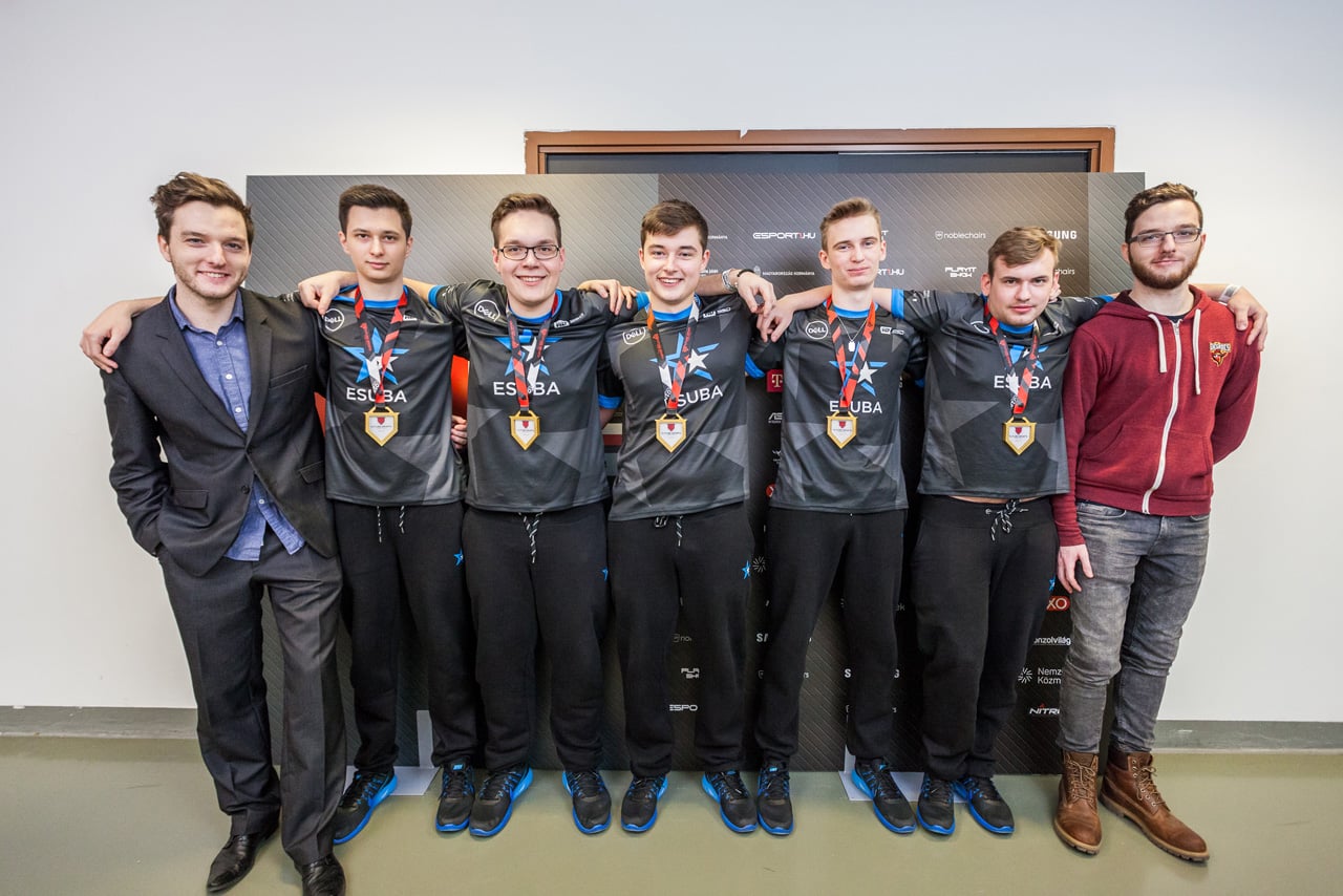 League of Legends tým eSuba na turnaji V4 Future Sport Festival