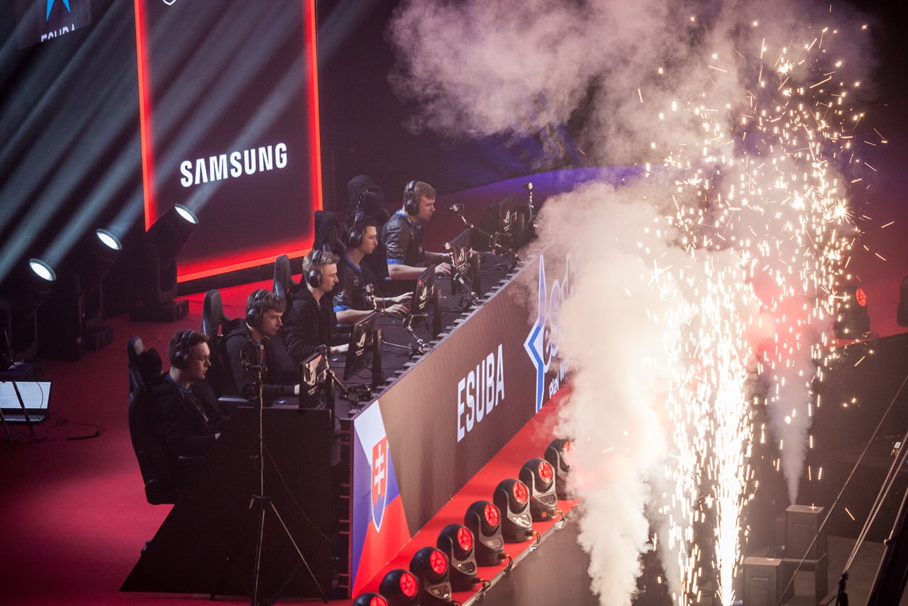 League of Legends tým eSuba na turnaji V4 Future Sport Festival