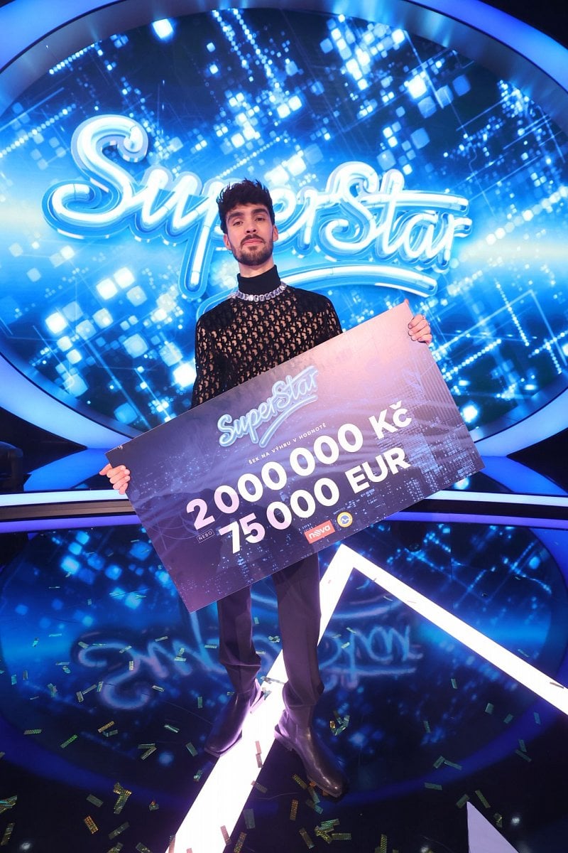 V závěrečném klání se k vítězství prozpíval Adam Pavlovčin a vyhrál nejen titul SuperStar 2021, ale i 2 miliony korun.