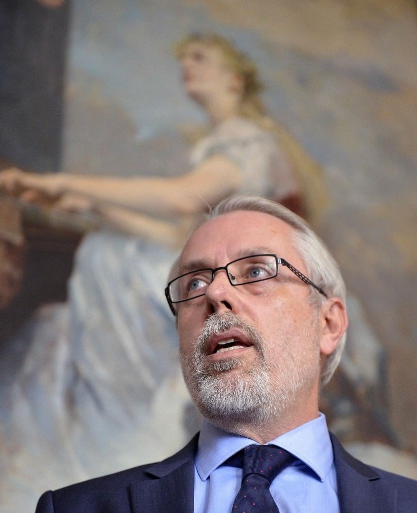 2019-07-nc3a1rodnc3ad-divadlo-protestuje-proti-odvolc3a1nc3ad-c5