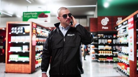 Co si může dovolit ostraha obchodu? Do tašky se vám bez souhlasu dívat nesmí