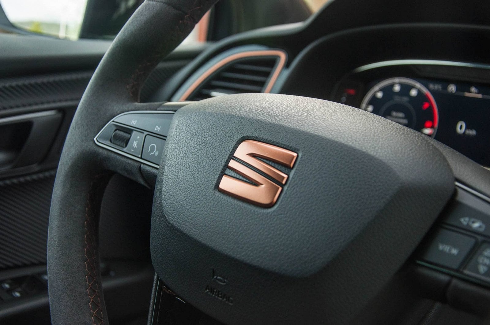 2019-11-seat-leon-cupra-r-st-20-of-39.jpg