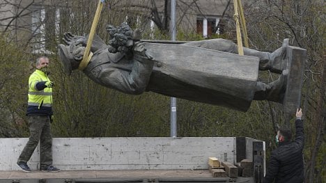 Náhledový obrázek - Rudoarmějců si vážíme, ale sochu Koněva vám nedáme, vzkazuje ministr Metnar svému ruskému protějšku