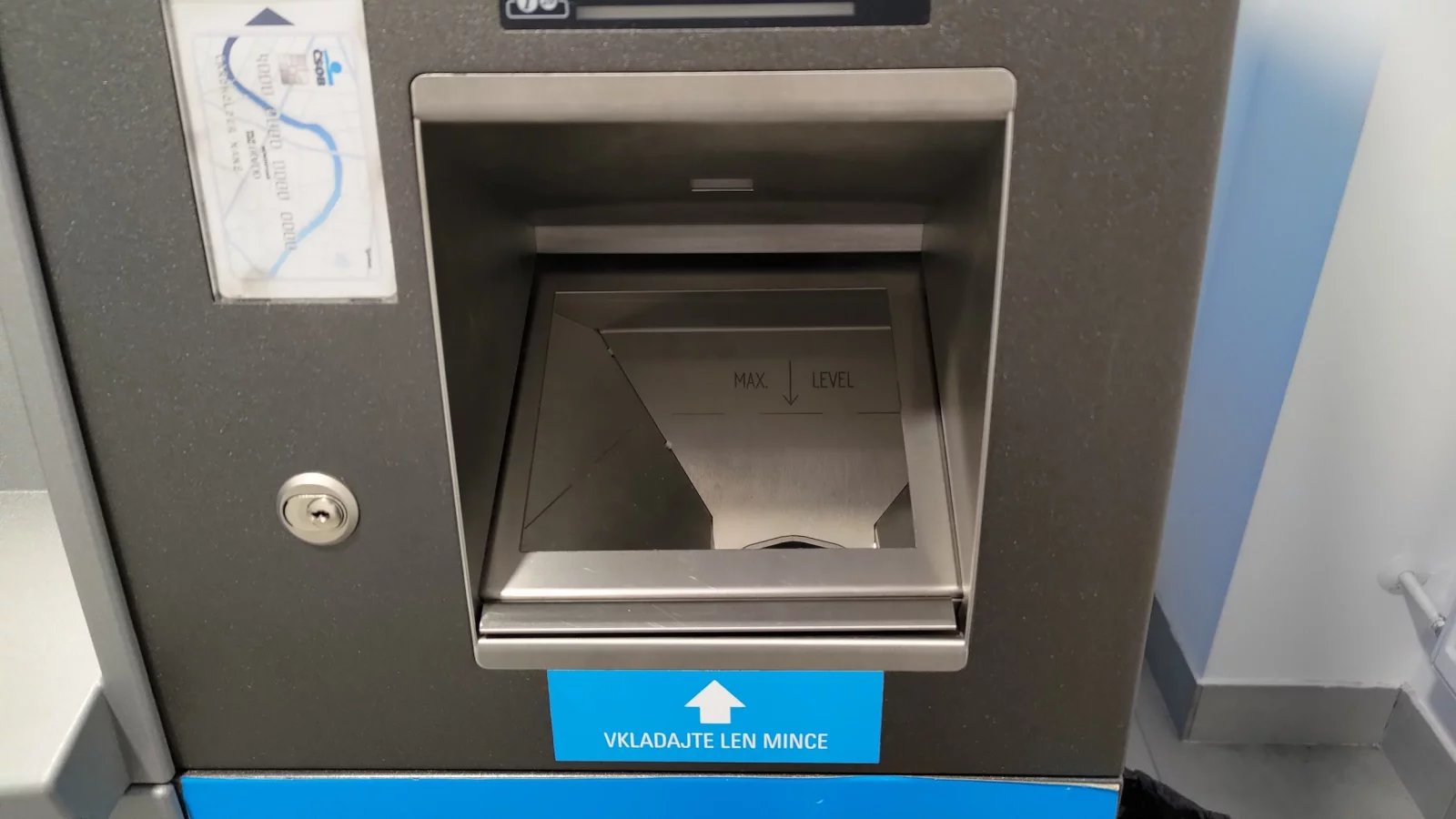 Bankomat ČSOB umí vkládat i mince. Bardejov, Slovensko. (23. 3. 2024)