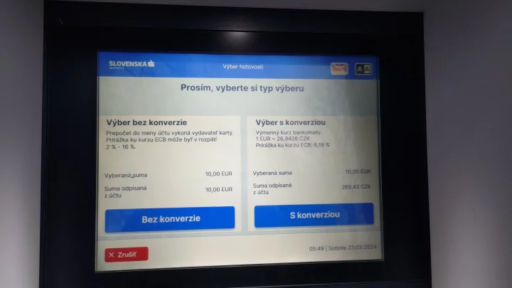 Autor: Dalibor Z. Chvátal Nabídka DCC od Slovenské sporiteľňi pro karty Visa. Nabídka zní 6,19 %. Čas ukazuje 05:49 hodin, ale za půl hodiny to bude jinak. Bardejov, Slovensko. (23. 3. 2024)