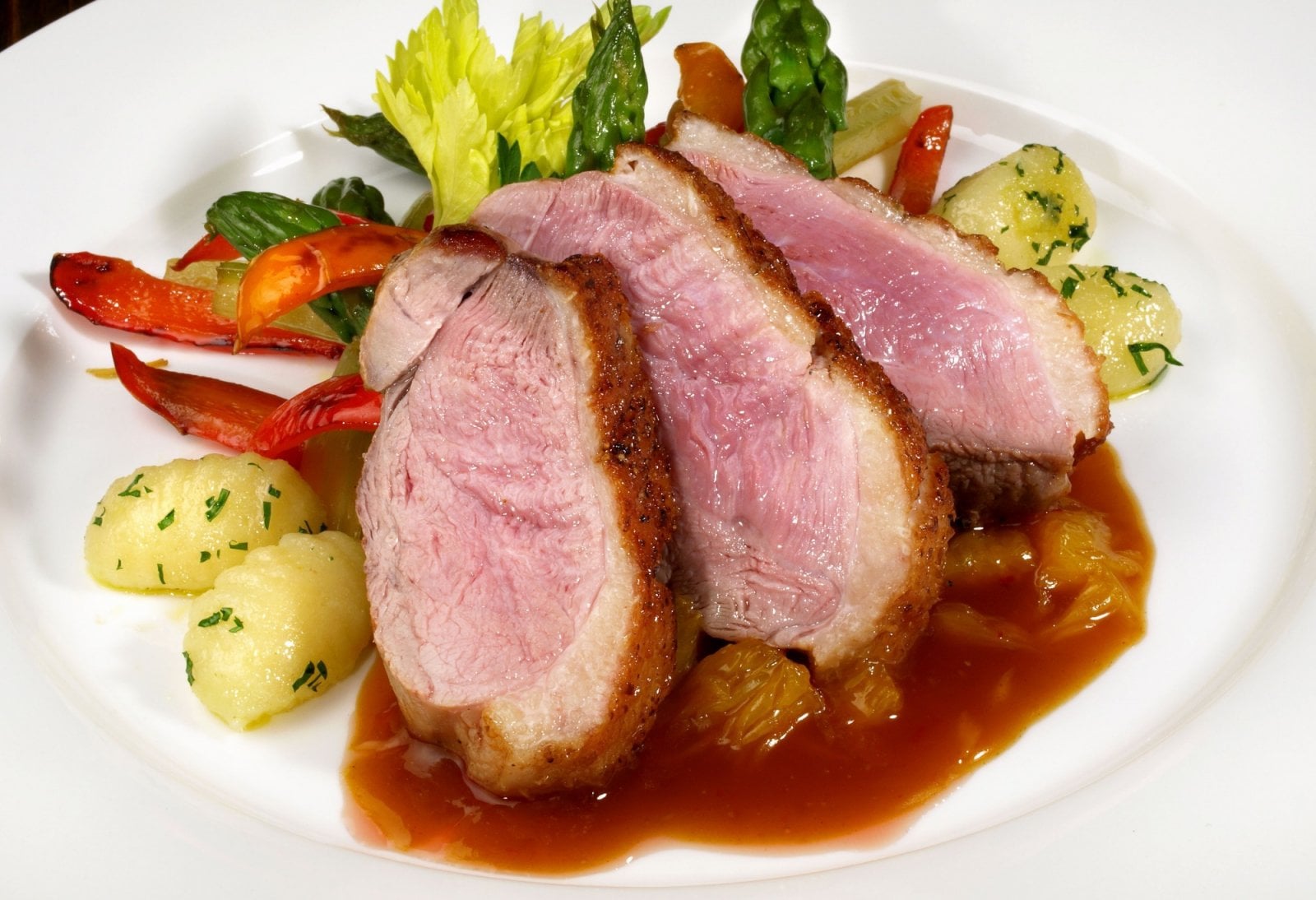 Autor: Shutterstock.com Kachní prsa na pomerančích