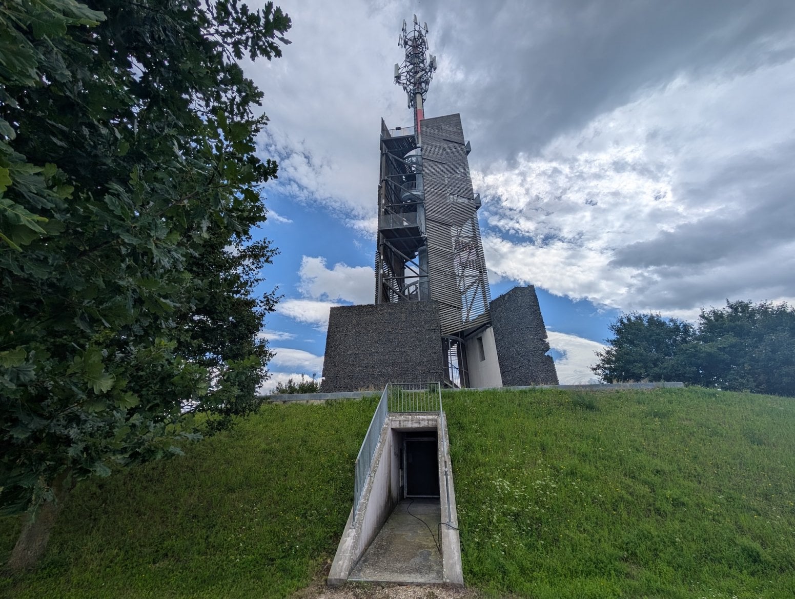 Mobilní 5G vysílač T-Mobilu na rozhledně Romanka, Hrubý Jeseník