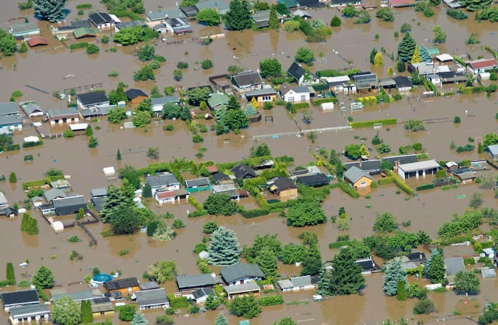 2010-01-velkc3a1-voda-kromc49b-c48deska-stc3a1le-suc5beuje-i-dal