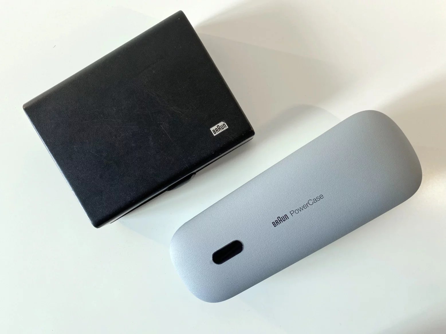 Staré "hloupé" pouzdro a nové Power Case.