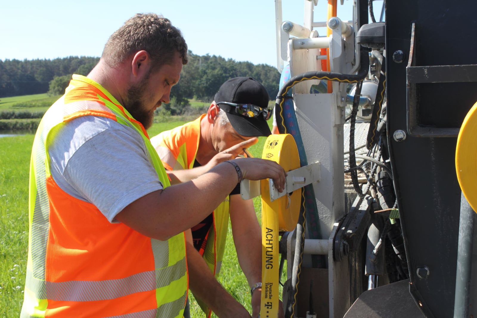 LayJet: jak se klade optický kabel podél silnic
