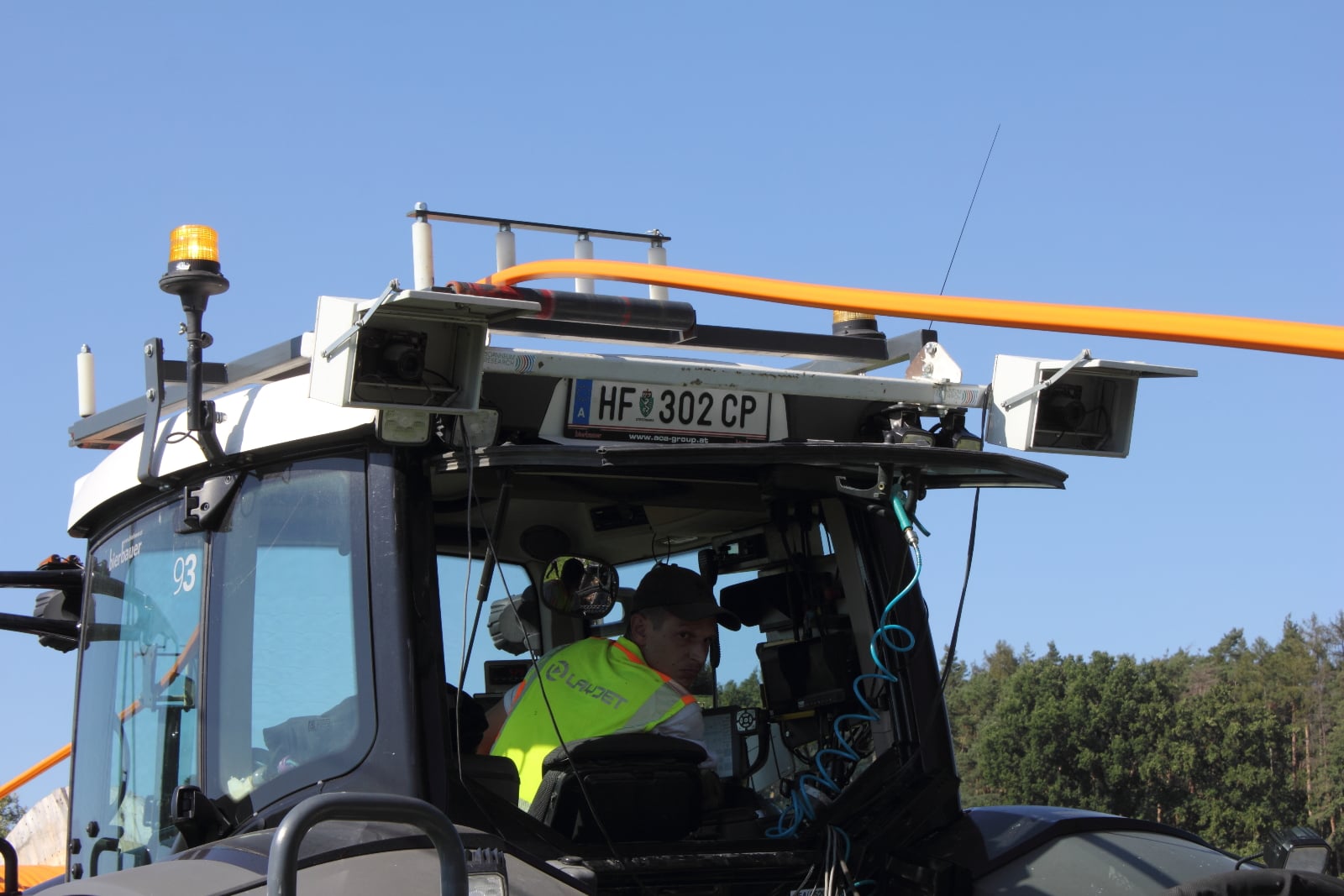 LayJet: jak se klade optický kabel podél silnic