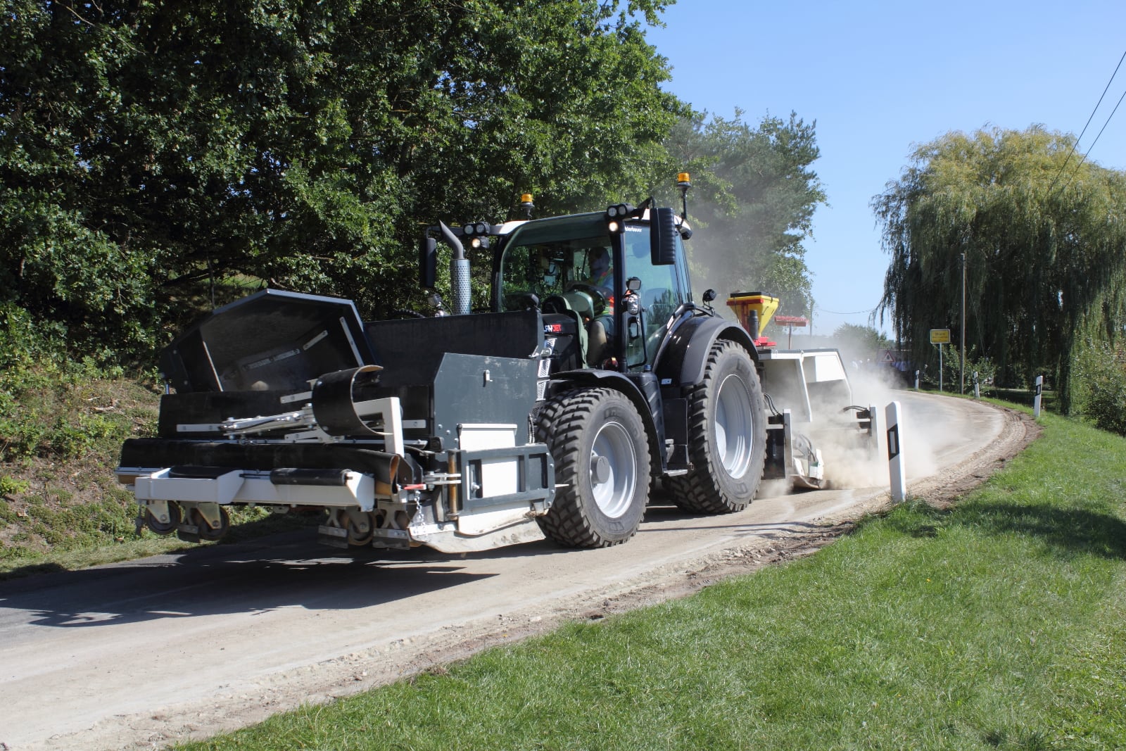 LayJet: jak se klade optický kabel podél silnic