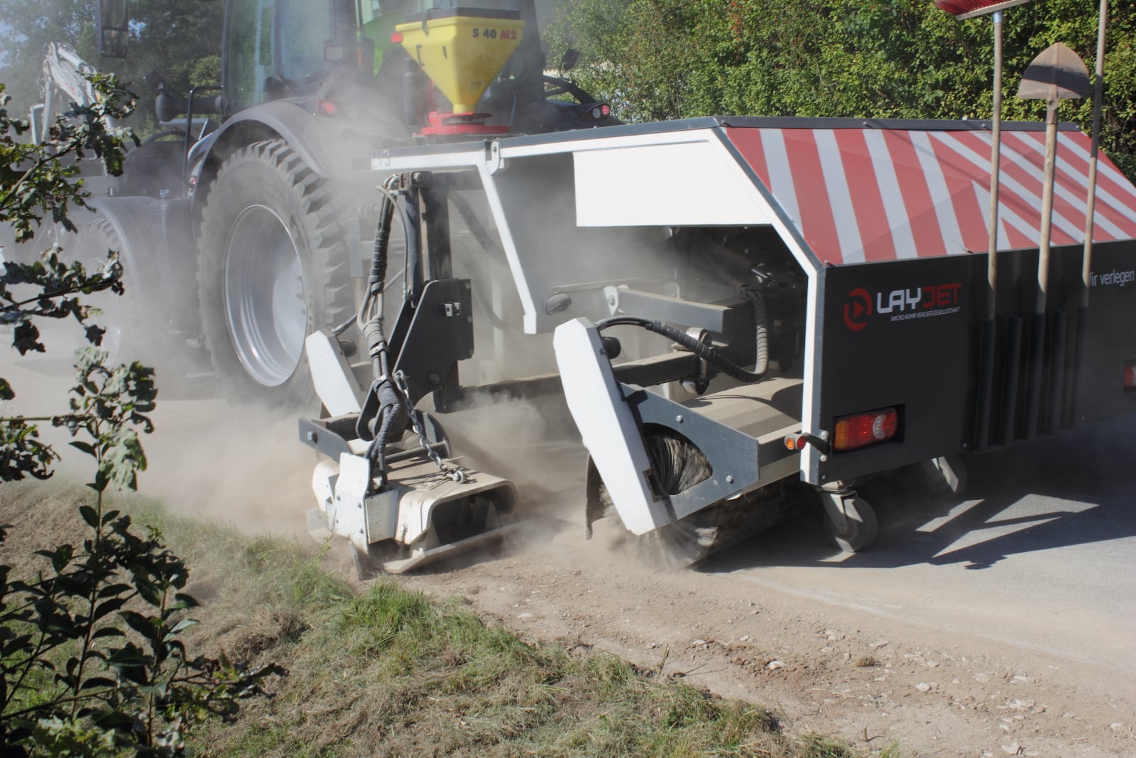 LayJet: jak se klade optický kabel podél silnic