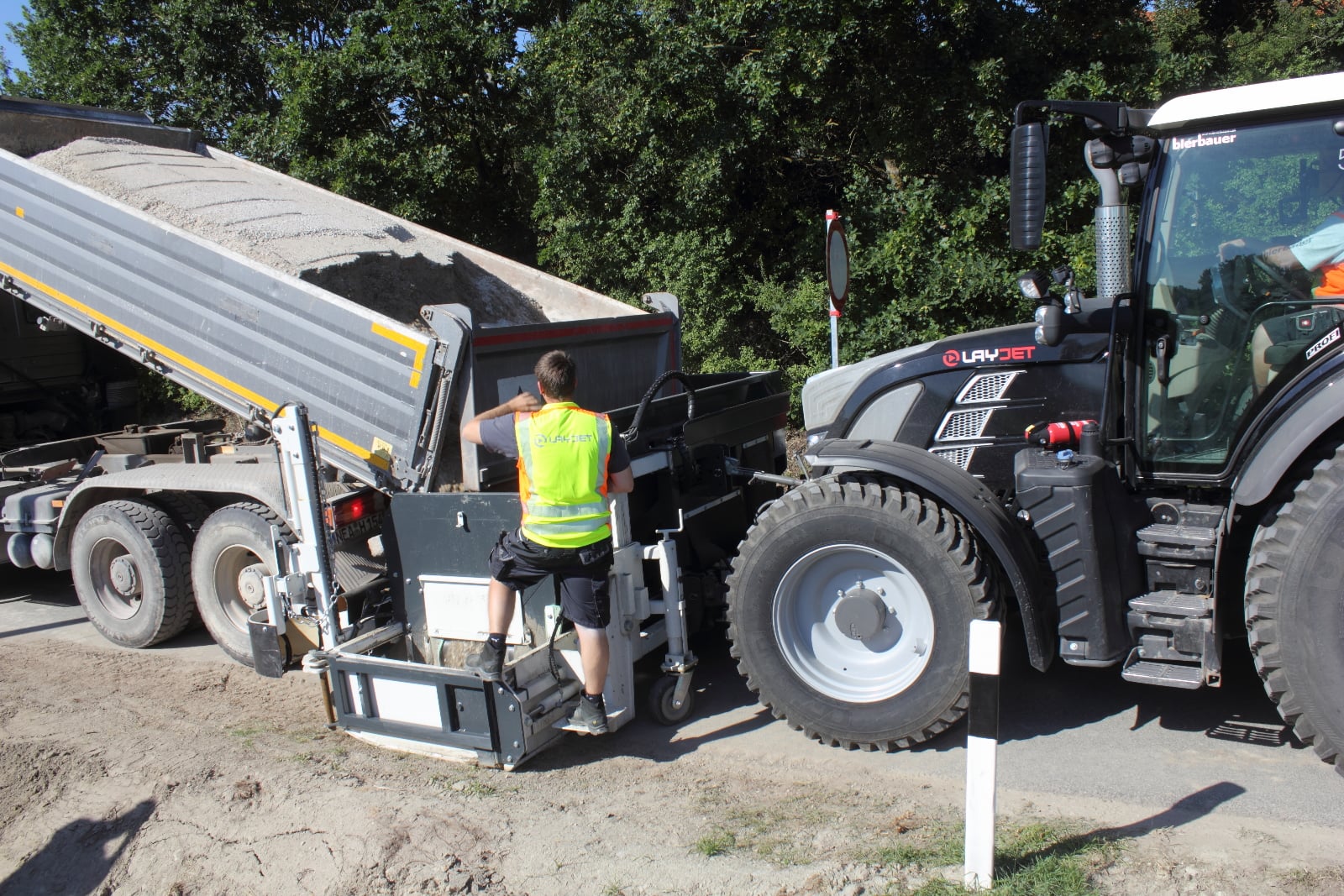 LayJet: jak se klade optický kabel podél silnic
