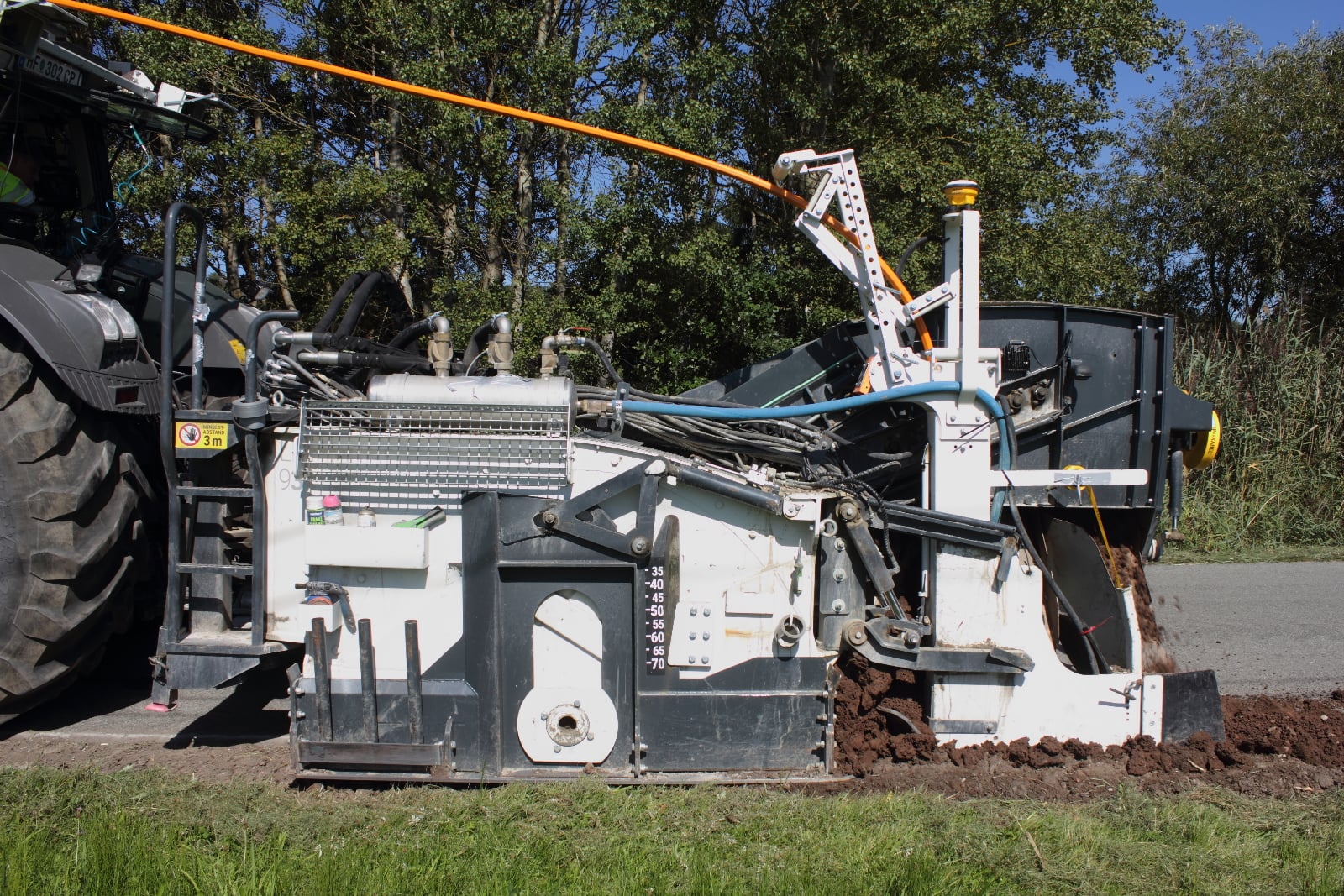 LayJet: jak se klade optický kabel podél silnic