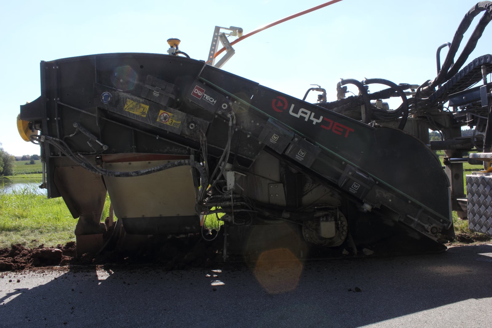 LayJet: jak se klade optický kabel podél silnic