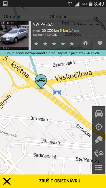 Hopin. Taxík jsme sehnali až po nabídnutí příplatku, tedy spropitného. I tak jel pro nás pomalu 20 minut.