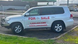 Náhledový obrázek - Někdo prodává Toyotu Land Cruiser s nájezdem 999 999 km a původním motorem. Miliontý kilometr čeká na nového majitele