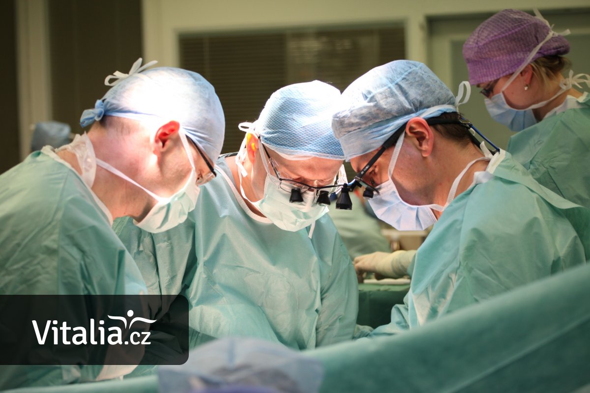 Chlapec měl sto záchvatů denně, lékaři mu při operaci „odpojili“ hemisféry
