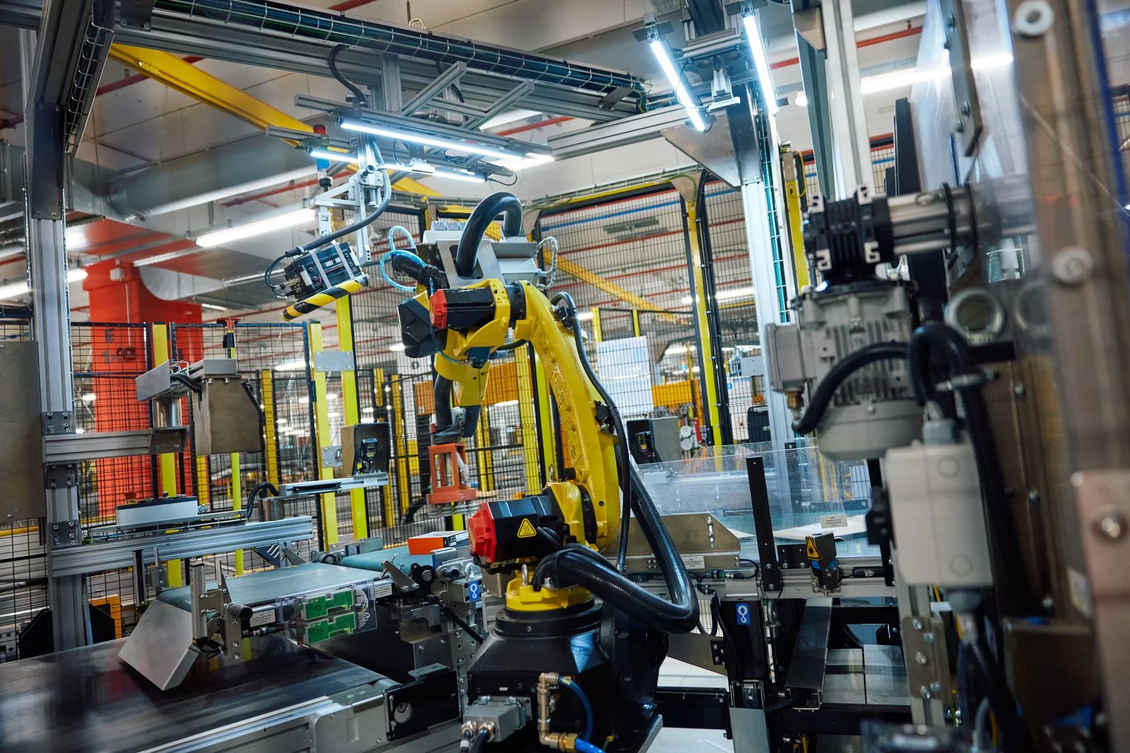 Amazon Flat Sorter Robotic Induction