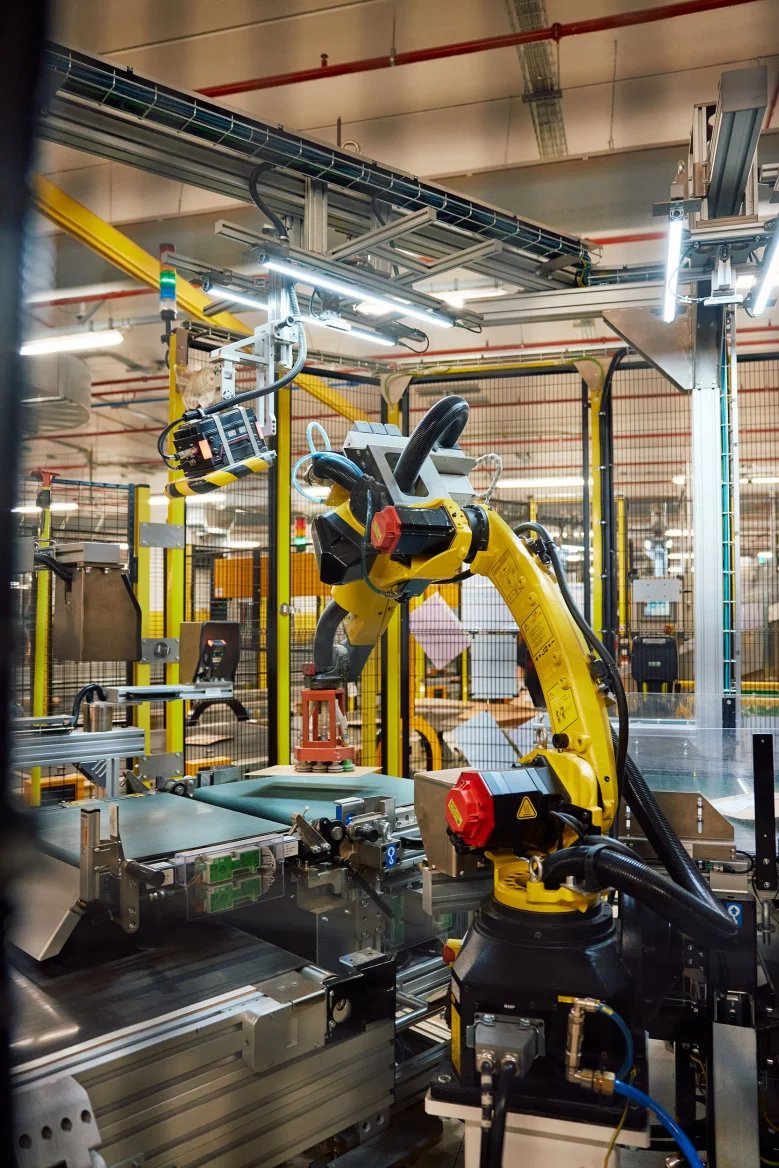 Amazon Flat Sorter Robotic Induction