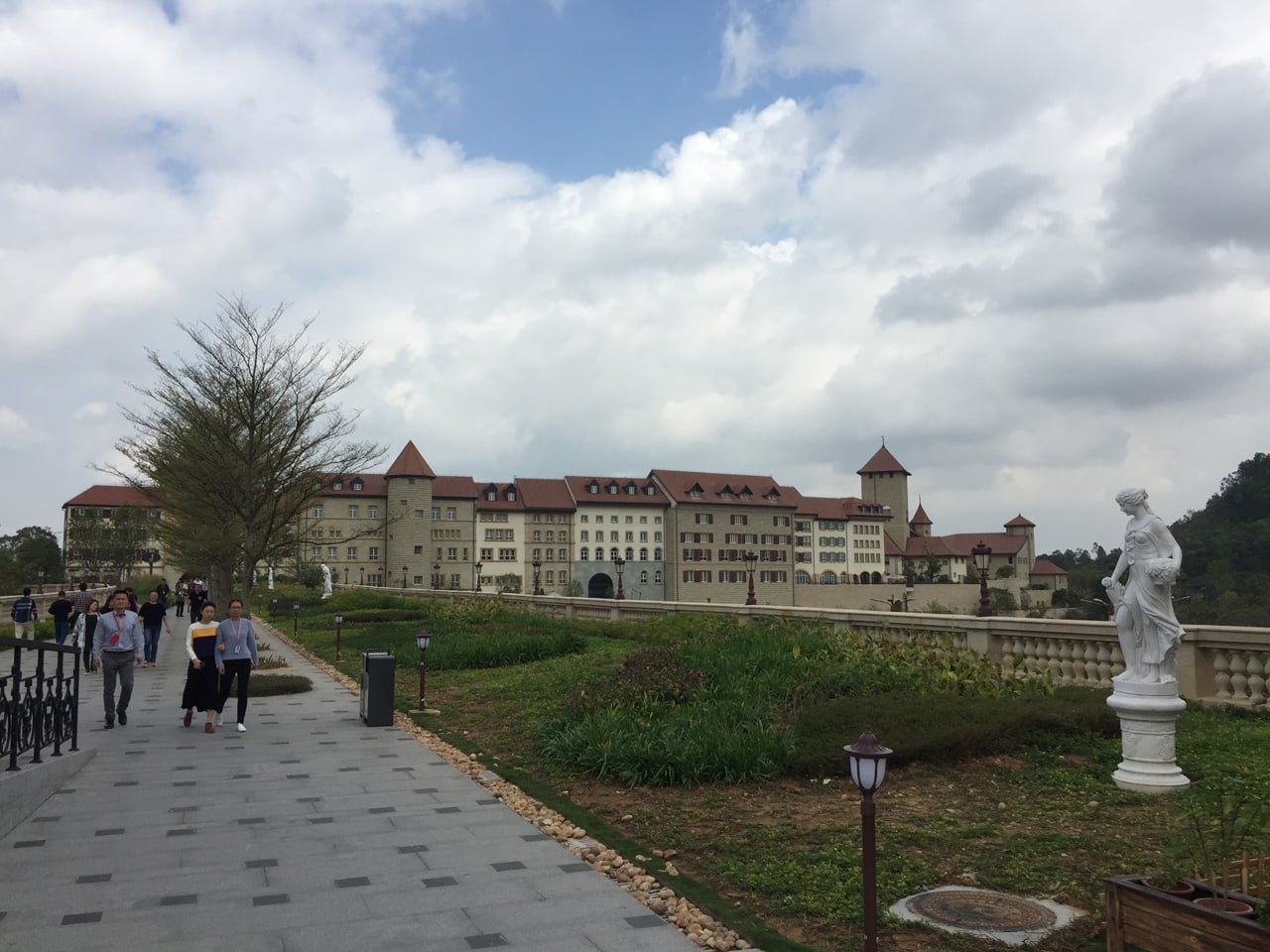 Jak vypadá sídlo Huawei v Číně (Shenzhen, Dongguan, Šanghaj)