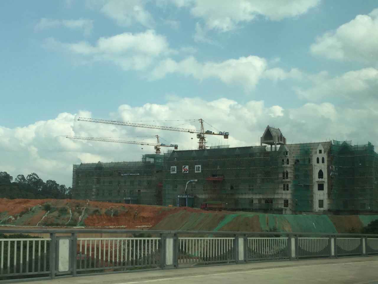 Jak vypadá sídlo Huawei v Číně (Shenzhen, Dongguan, Šanghaj)