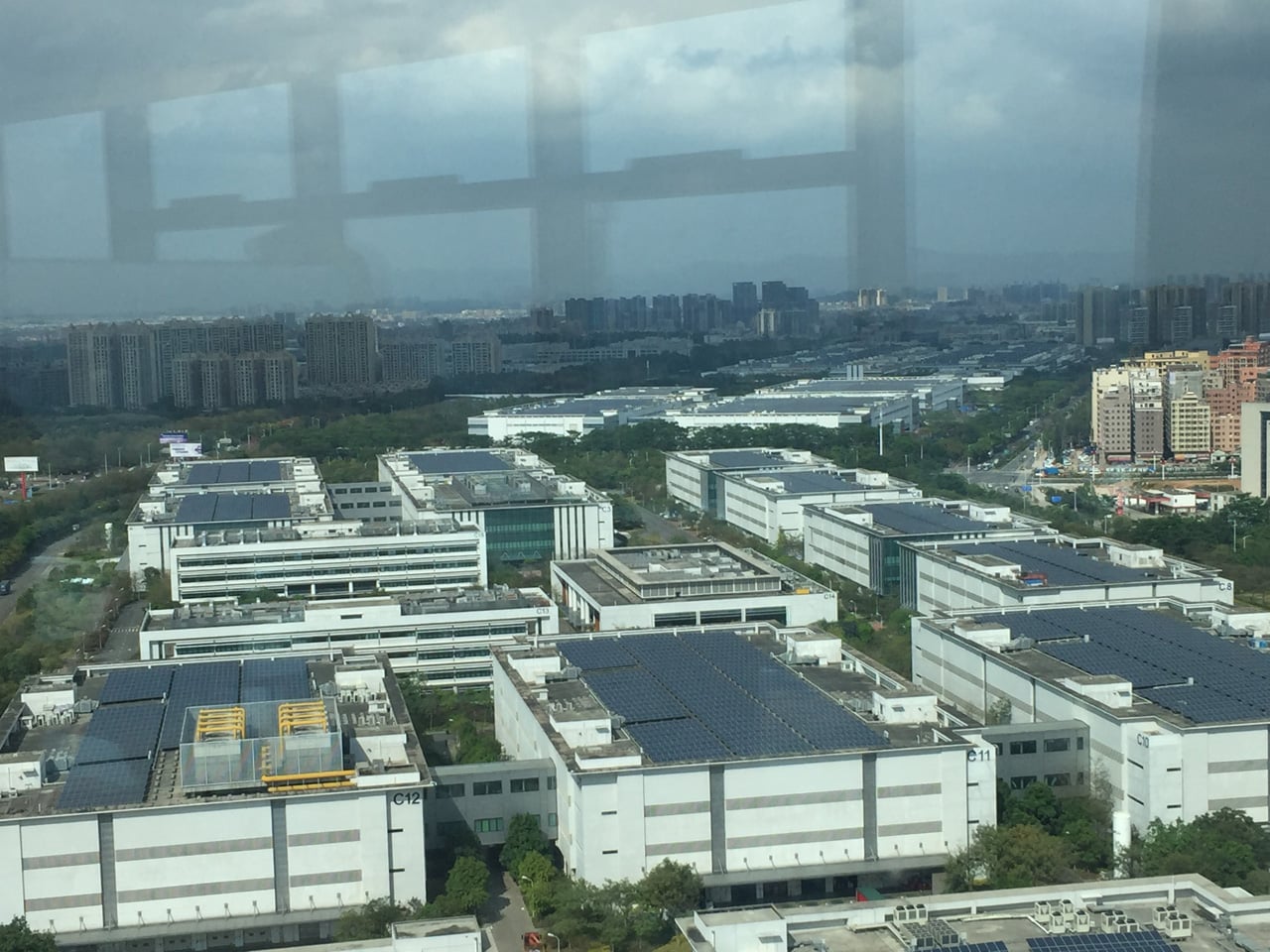 Výrobní haly Huawei v Dongguanu